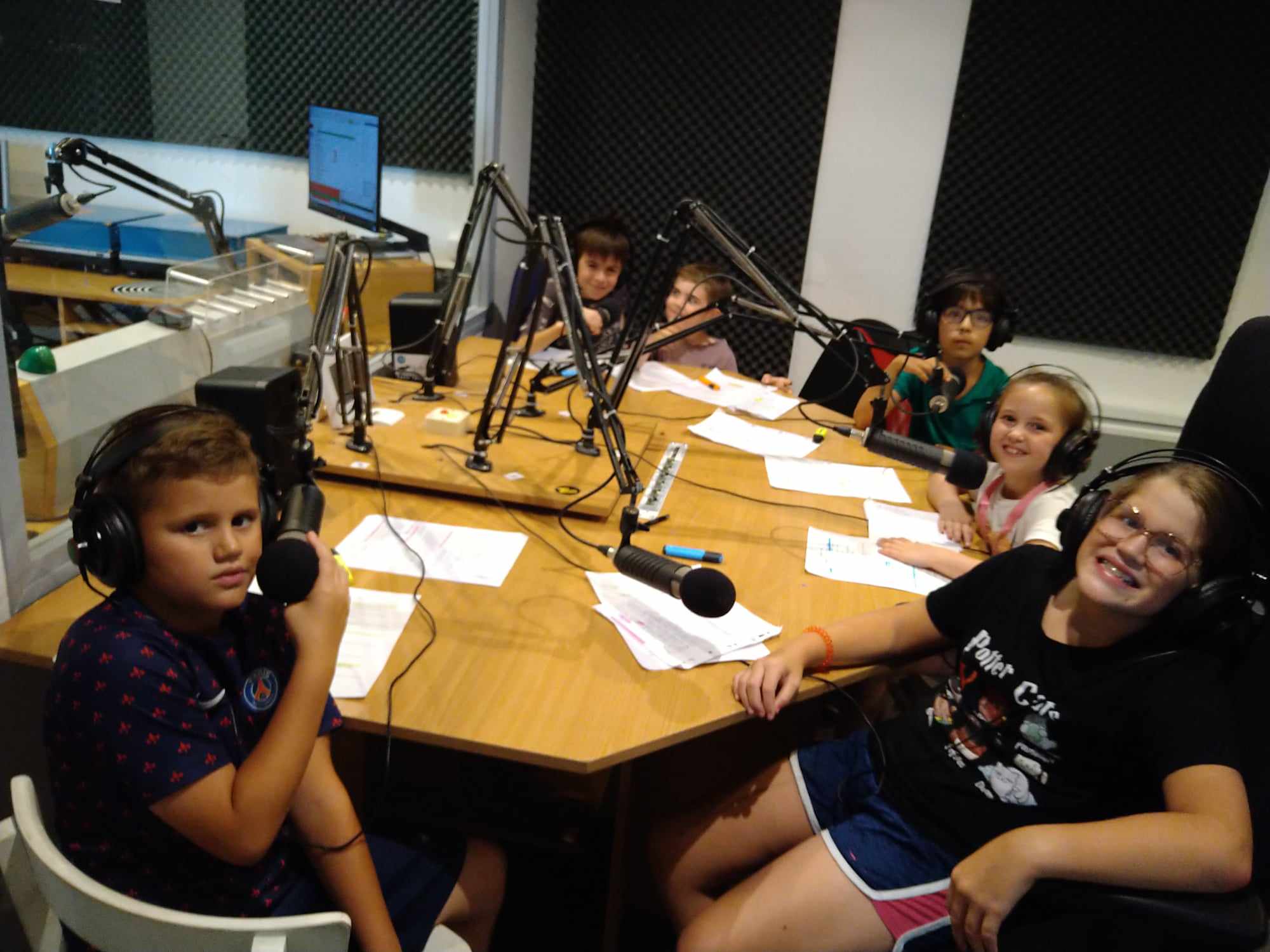 En juillet et en août, Radio Primitive accueille les petits rémois et petites rémoises dans ses studios !